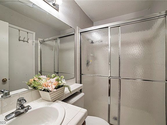 5th image of 2700 Kennington Cir