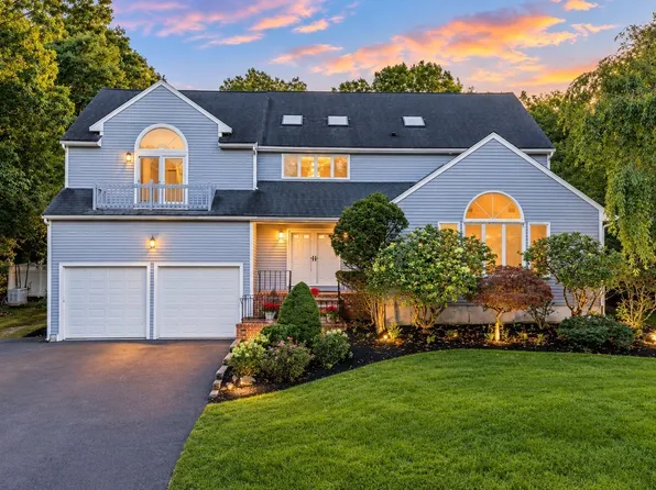 42 Magnolia Rd, Sharon, MA 02067