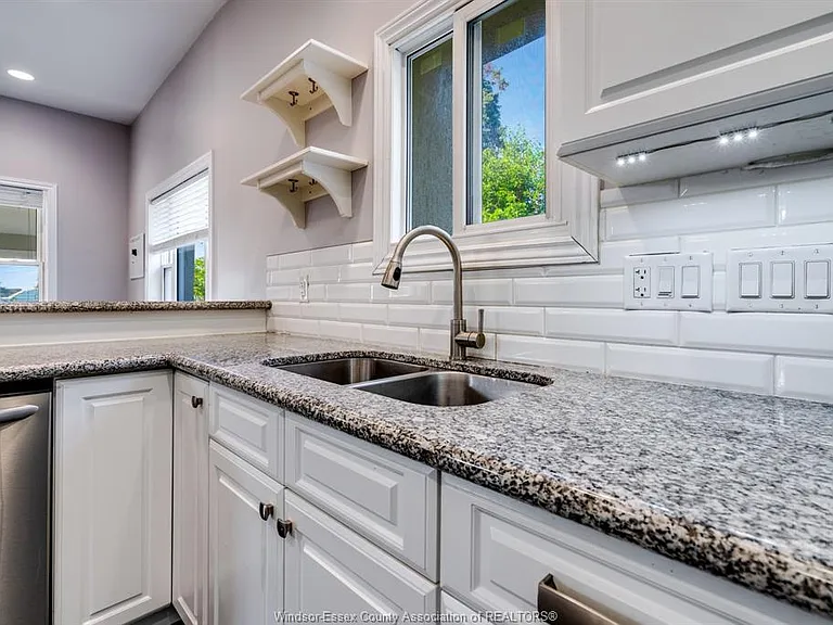 1672 Elgin St — Photo 11