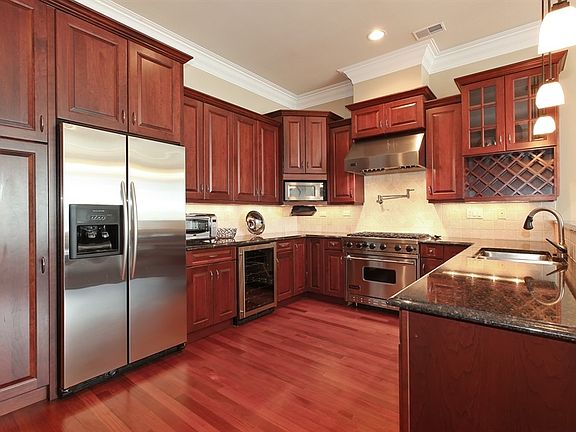 4th image of 2401 N Janssen Ave APT 405