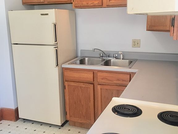 5th image of 418 N River St APT 4