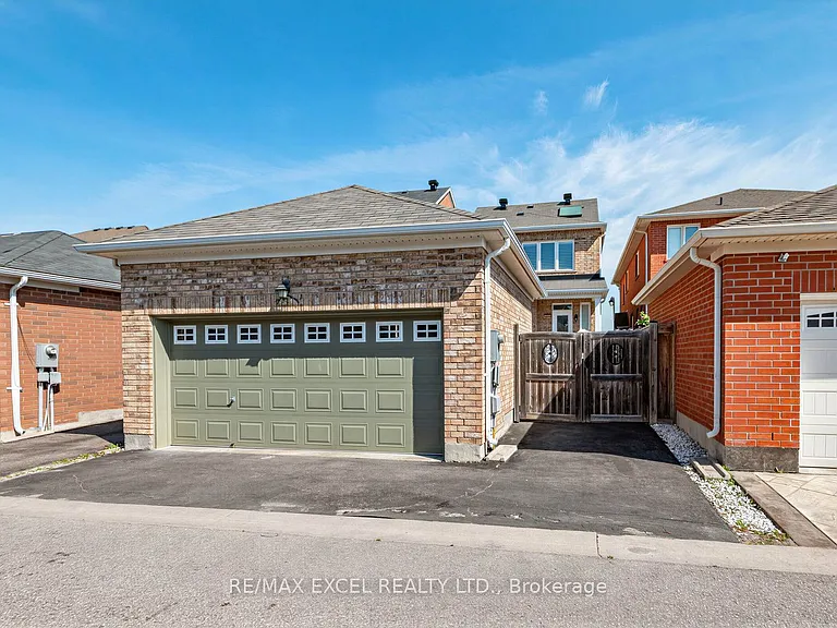 25 Demott Ave — Photo 33