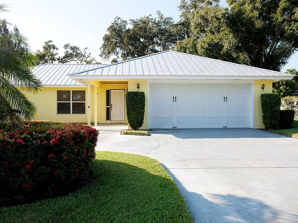 1st image of 27 Forest Park Dr