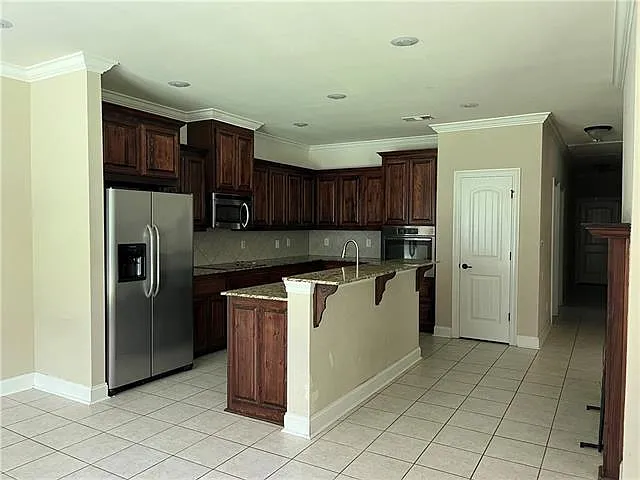 4 bed, 3.0 bath, 2258 sqft, $2,800 — Photo 3