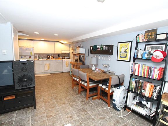 3rd image of 1426 Catharine St APT A