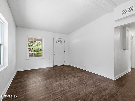 5th image of 5846 Abelia Rd