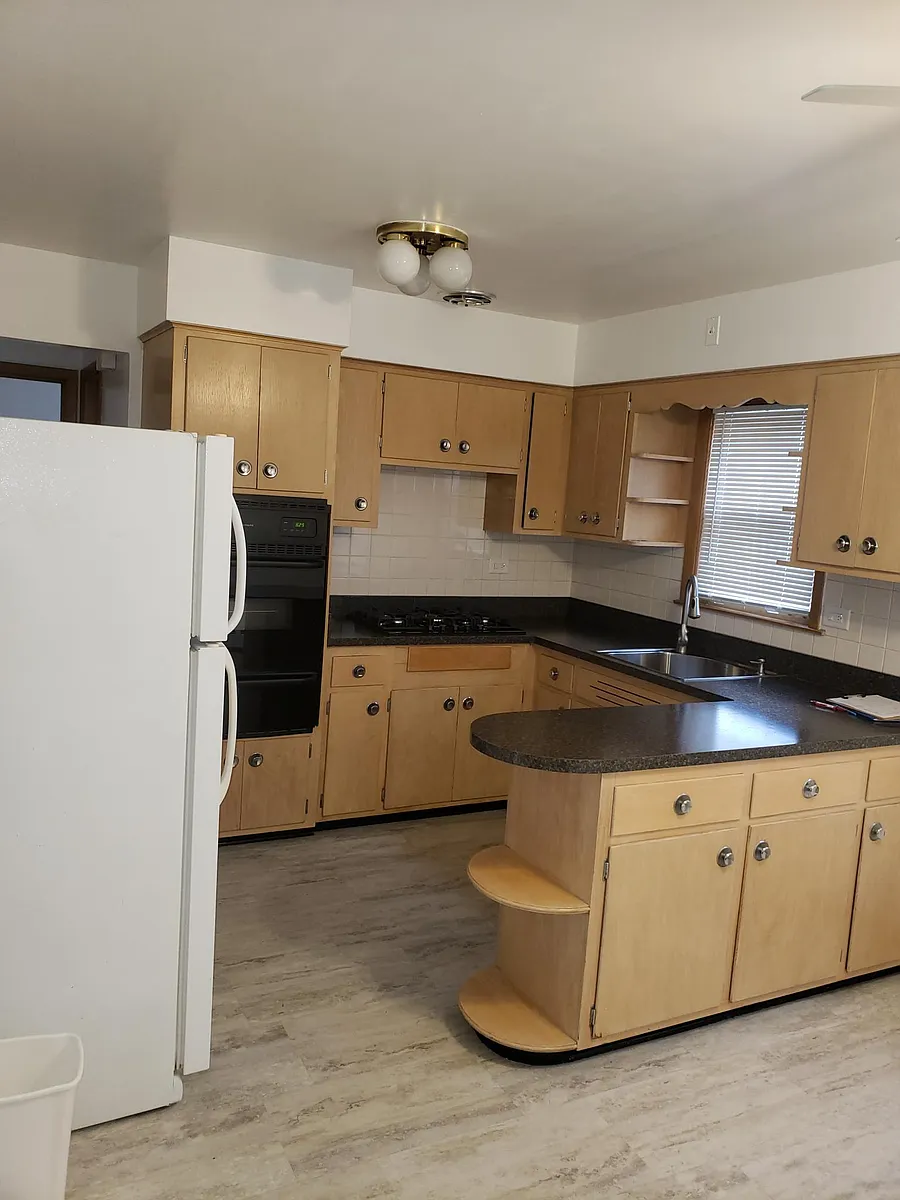 Building Photo - 6100 W Montrose Ave #1