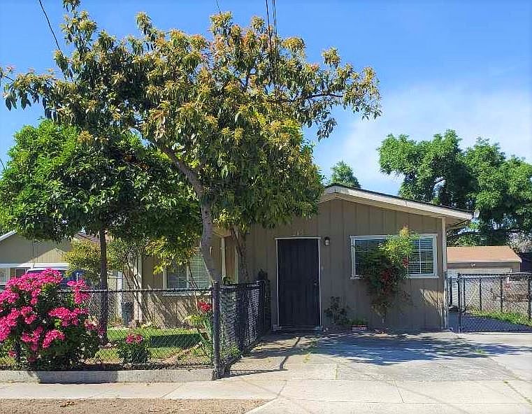 1st image of 245 Bonita Ave