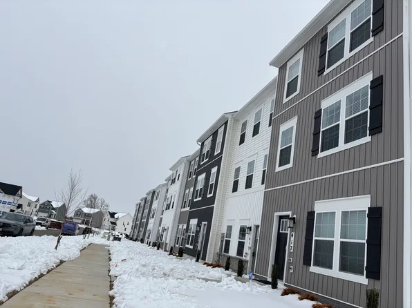 375 Eclipse St, Charles Town, WV