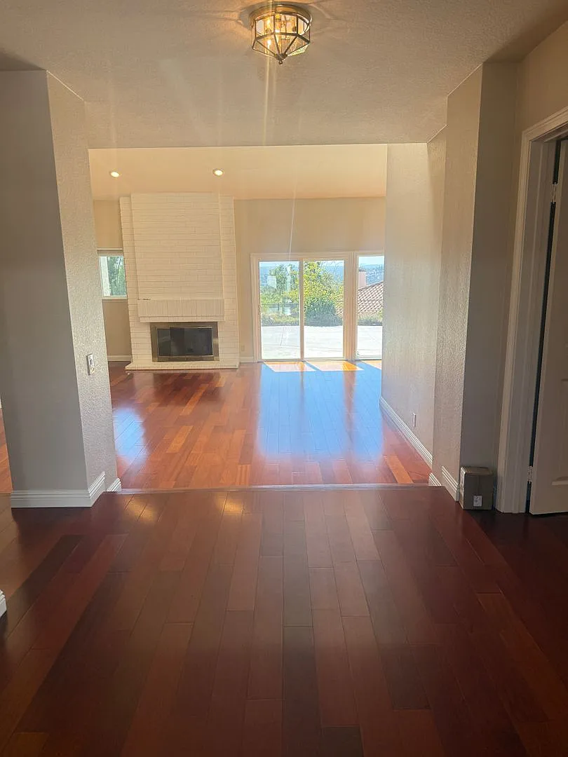 Great four bedroom family home in Poway. — Photo 4