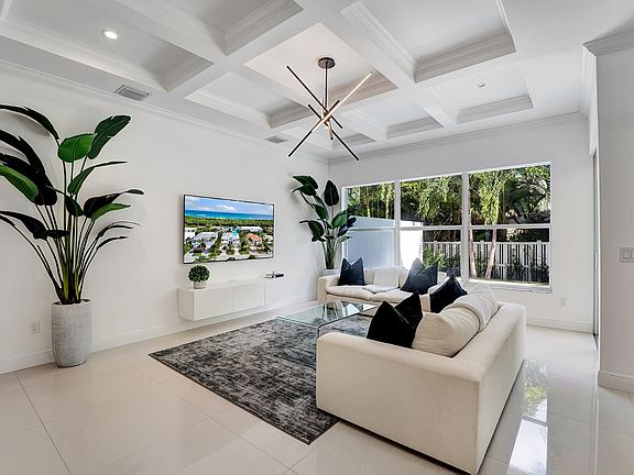 3rd image of 500 NE Wavecrest Way