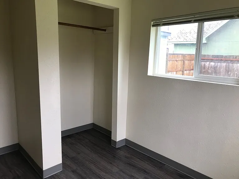 1087 E St — Photo 10