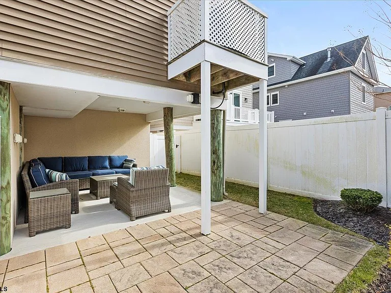 16 S Decatur Ave #9/15-10/31 — Photo 36