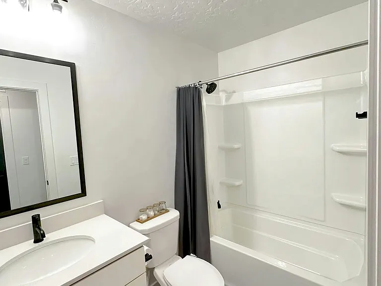359 N 700 W #7 — Photo 6