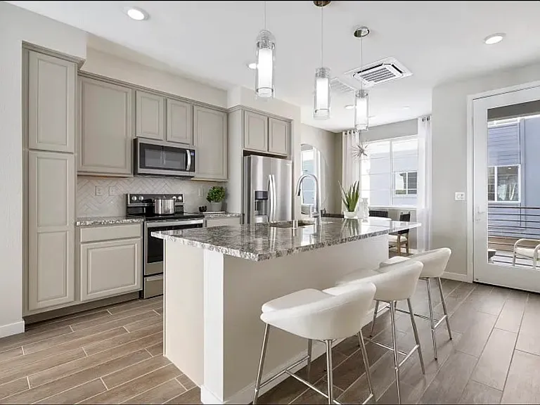 433 Mitchell Ave #433 — Photo 2