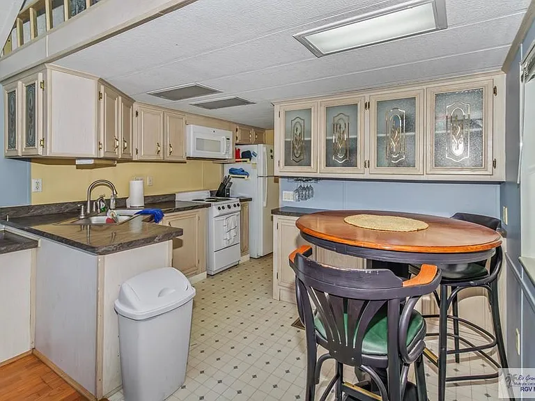 2800 Turner St — Photo 4