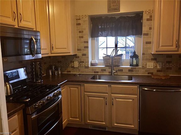 5th image of 165 Halifax Ln