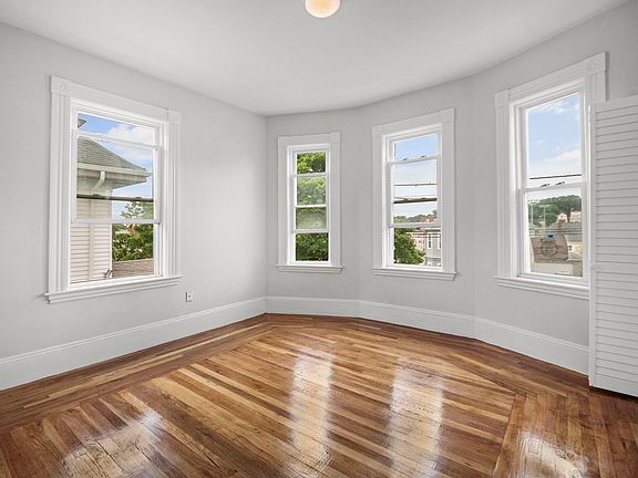 4th image of 149 Mountain Ave #2