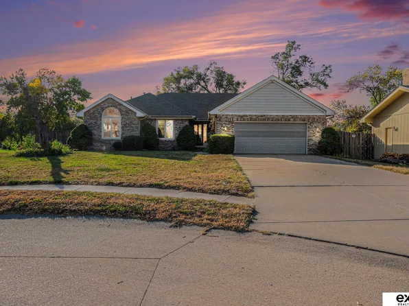 16590 Cedar Cir, Omaha, NE 68130