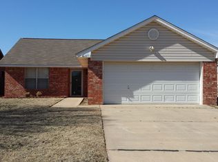 12273 SW 11th St, Yukon, OK 73099