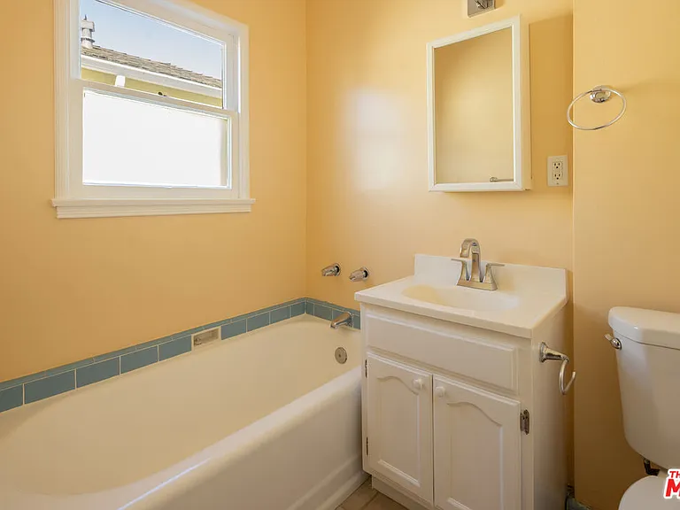 2346 Pearl St — Photo 12