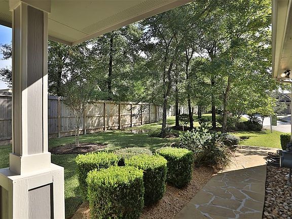 BEAUTIFUL SIDE ENTRANCE WITH FLAGSTONE SIDEWALK -