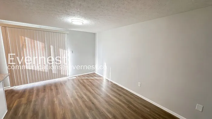 2865 Chatsworth Way — Photo 6