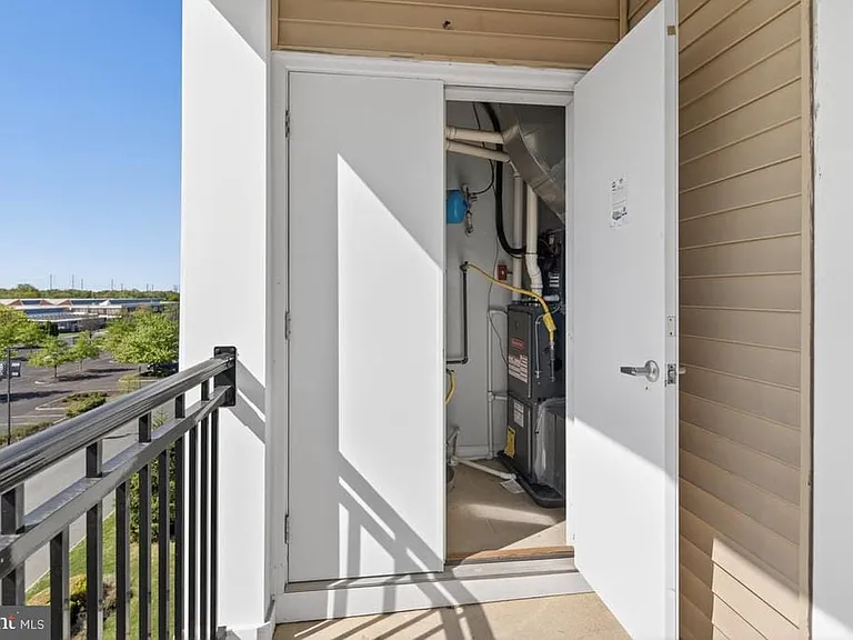 1447 Sierra Dr — Photo 23