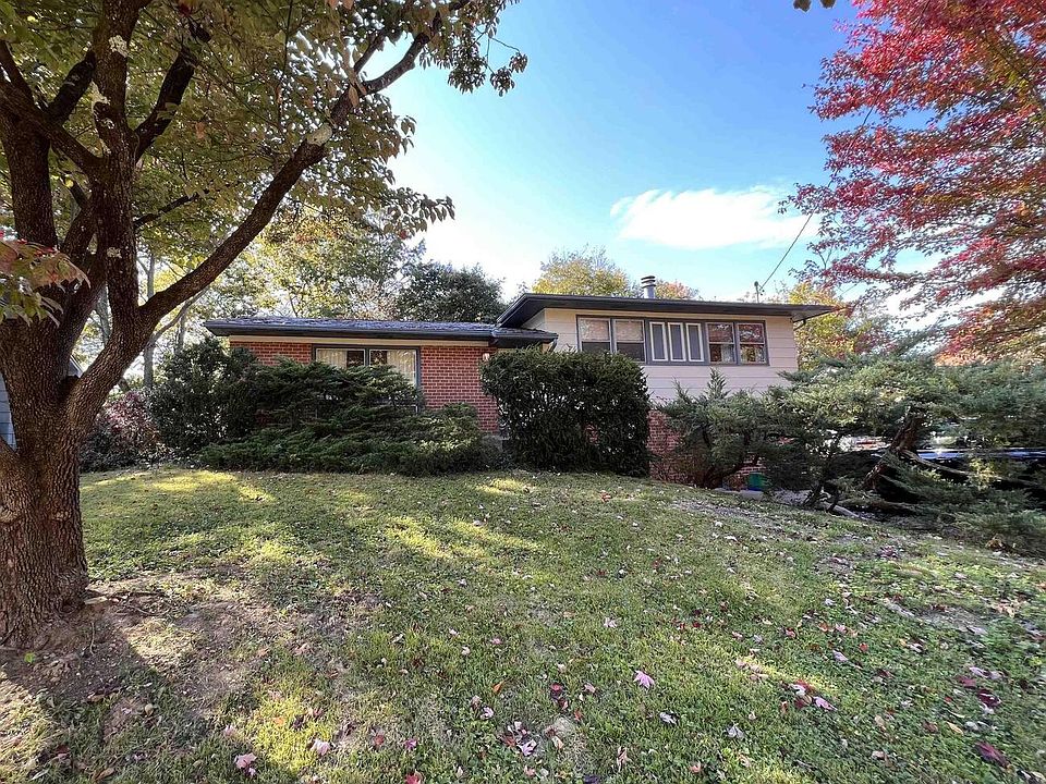 1st image of 304 S Eason Dr