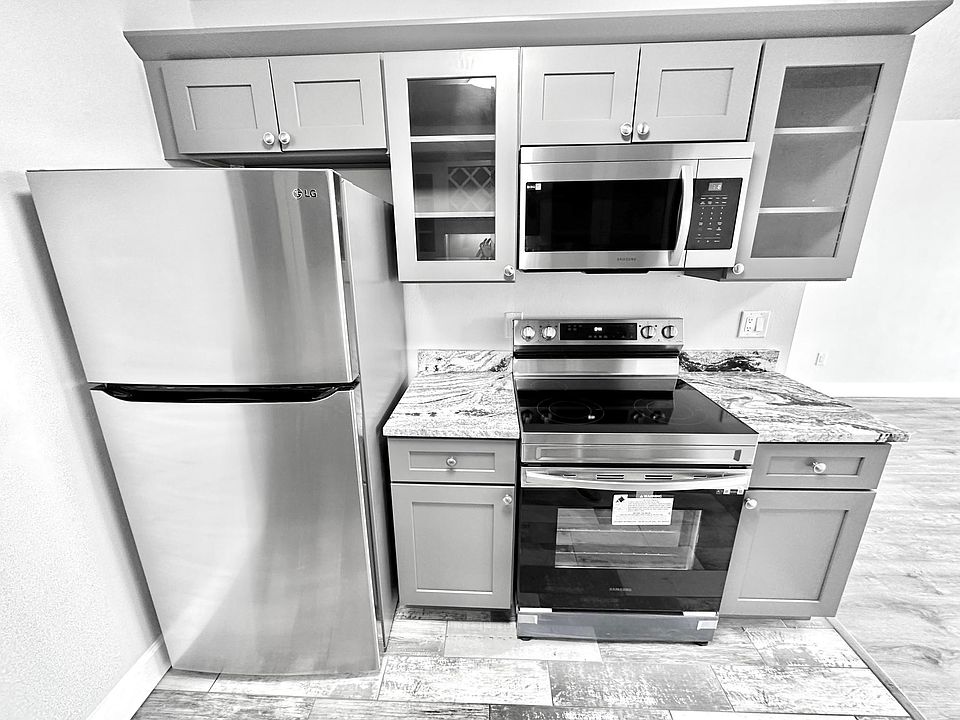 1st image of 150 41st Ave N APT 415