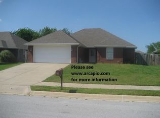 1109 E Ken Leach Ct, Siloam Springs, AR 72761