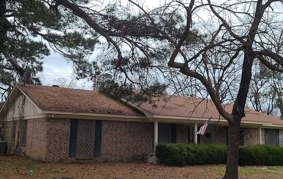 1st image of 10 Holiday Ln