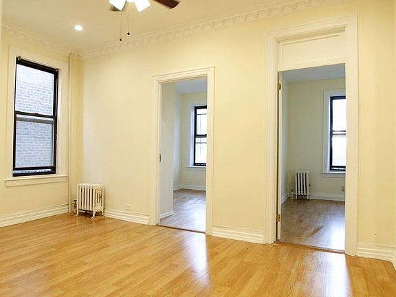 2nd image of 3525 Crescent St APT 2R