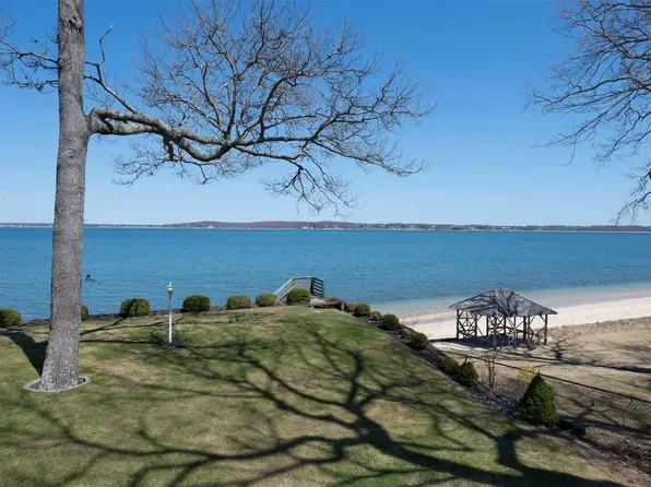 100 W Shore Drive, Southold, NY 11971