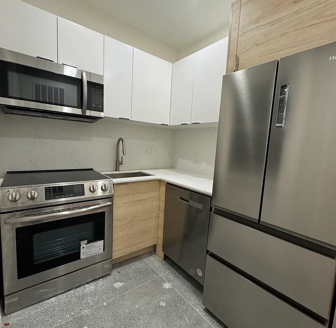 2 bed, 750 sqft, $3,600 — Photo 1