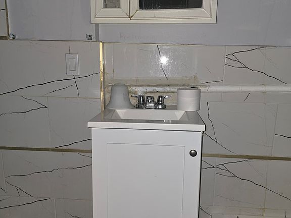 4th image of 137 3rd St APT 2