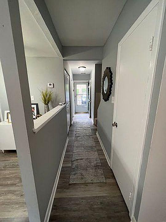 1st image of 450 Greenbrier Ct