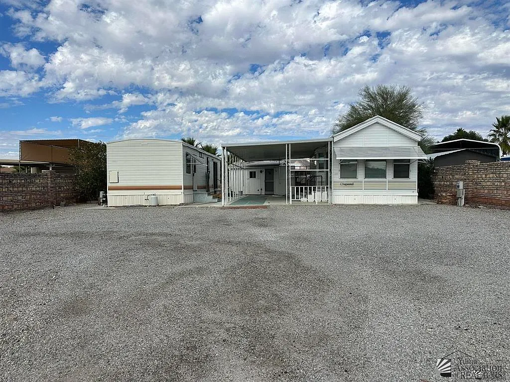 2 bed, 2.0 bath, 844 sqft, $1,050 — Photo 2