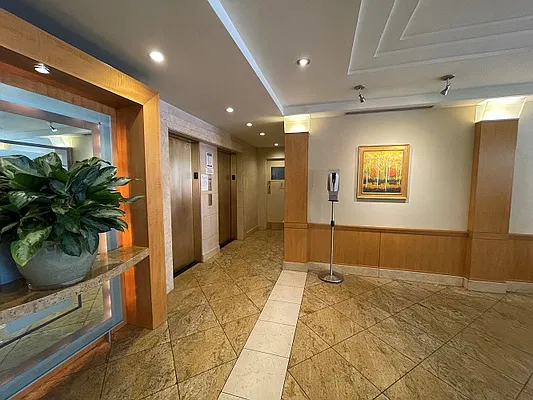 Sold by Manhattan Boutique Real Estate | media 9