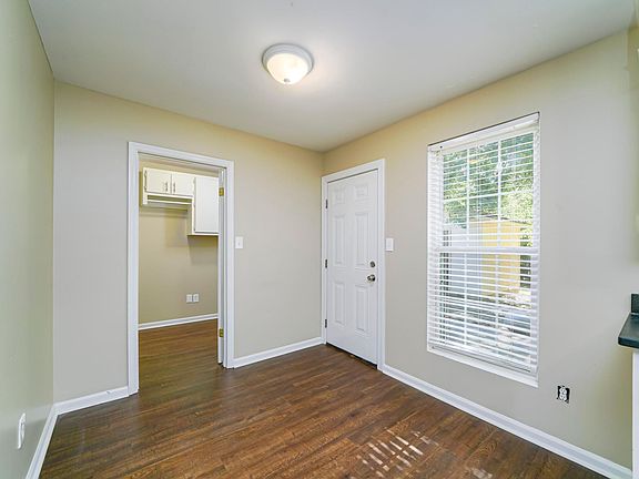 5th image of 302 Candlewood Dr