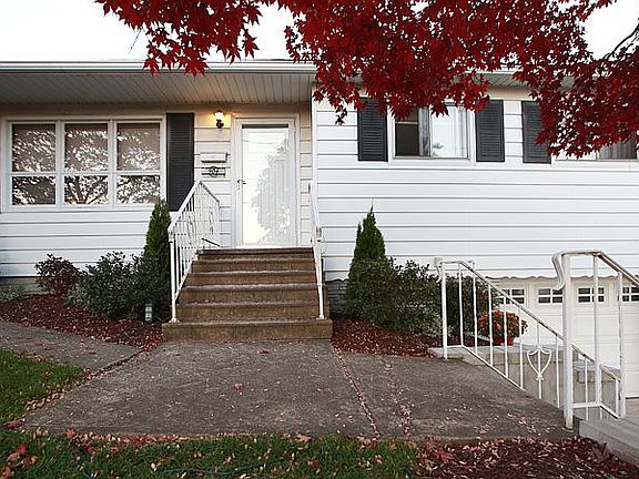 3rd image of 904 Woodmere Ave