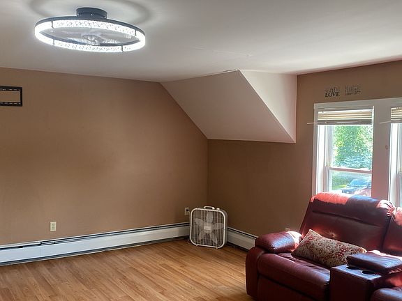 3rd image of 170 Woodstock Ave