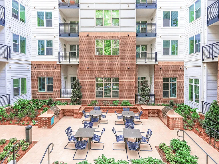The Flats Exchange on Erwin Apartments — Photo 5