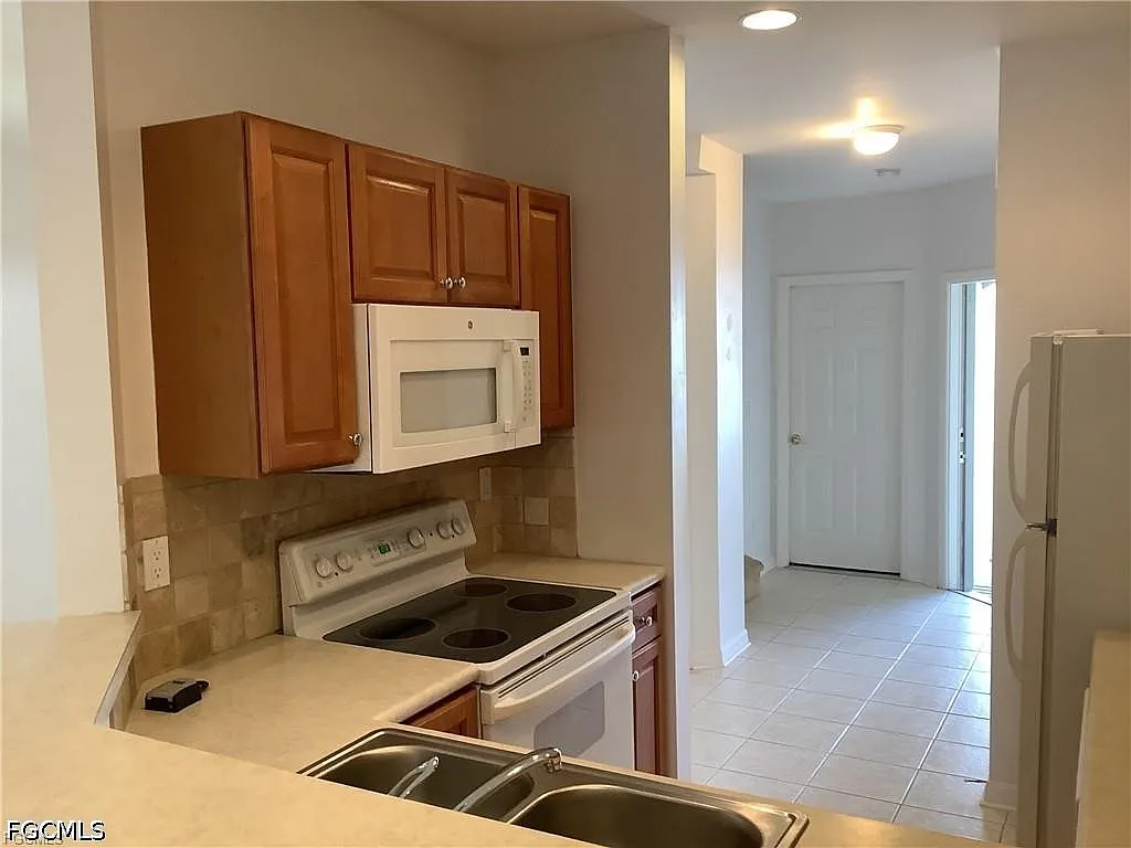 2 bed, 2.5 bath, 1143 sqft, $1,500 — Photo 3