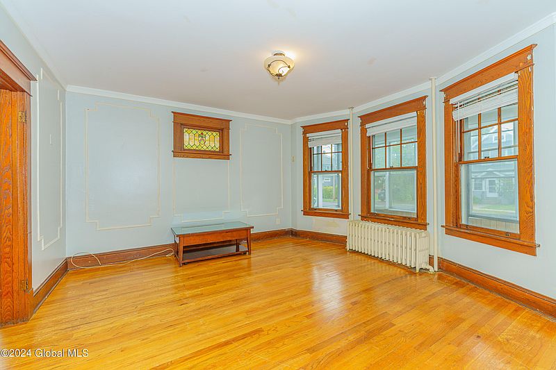 4th image of 1 Forest Avenue