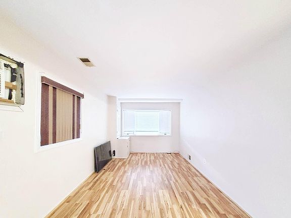 2nd image of 389 Grantwood Ave Floor 1