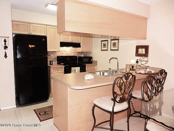 4th image of 3251 Sand Ct S #231