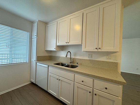 4th image of 1530 Purdue Ave APT 18
