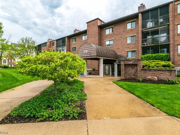 120 Fox Hollow Dr APT 201, Mayfield Heights, OH 44124