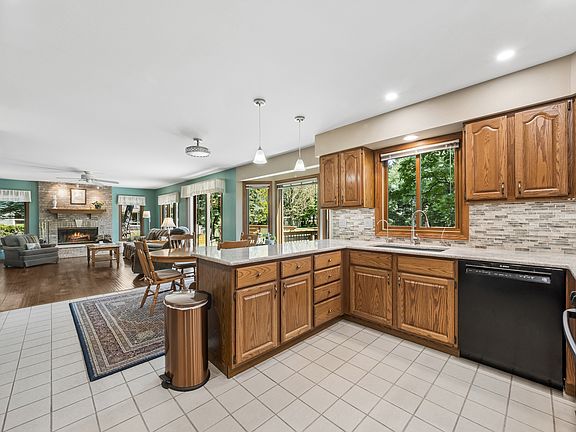 5th image of 8814 Galleria Ct